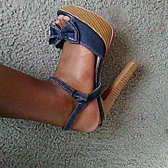 Heels - Picture 3 of 4